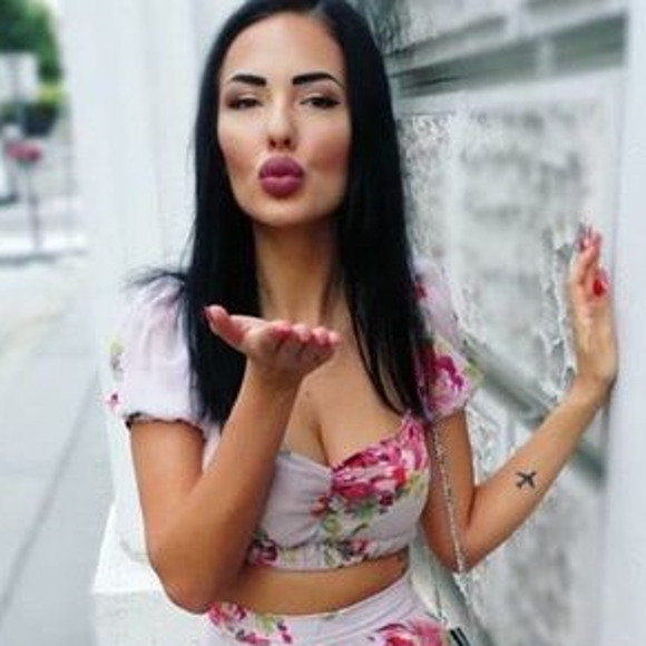 Zara Tops - Zara crop top floral pink short sleeve nwt
